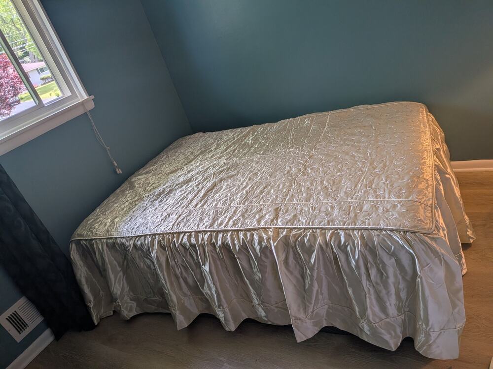 Hollywood Glam/Regency. 1900 Appraisal Satin Embroidered Bedspread
